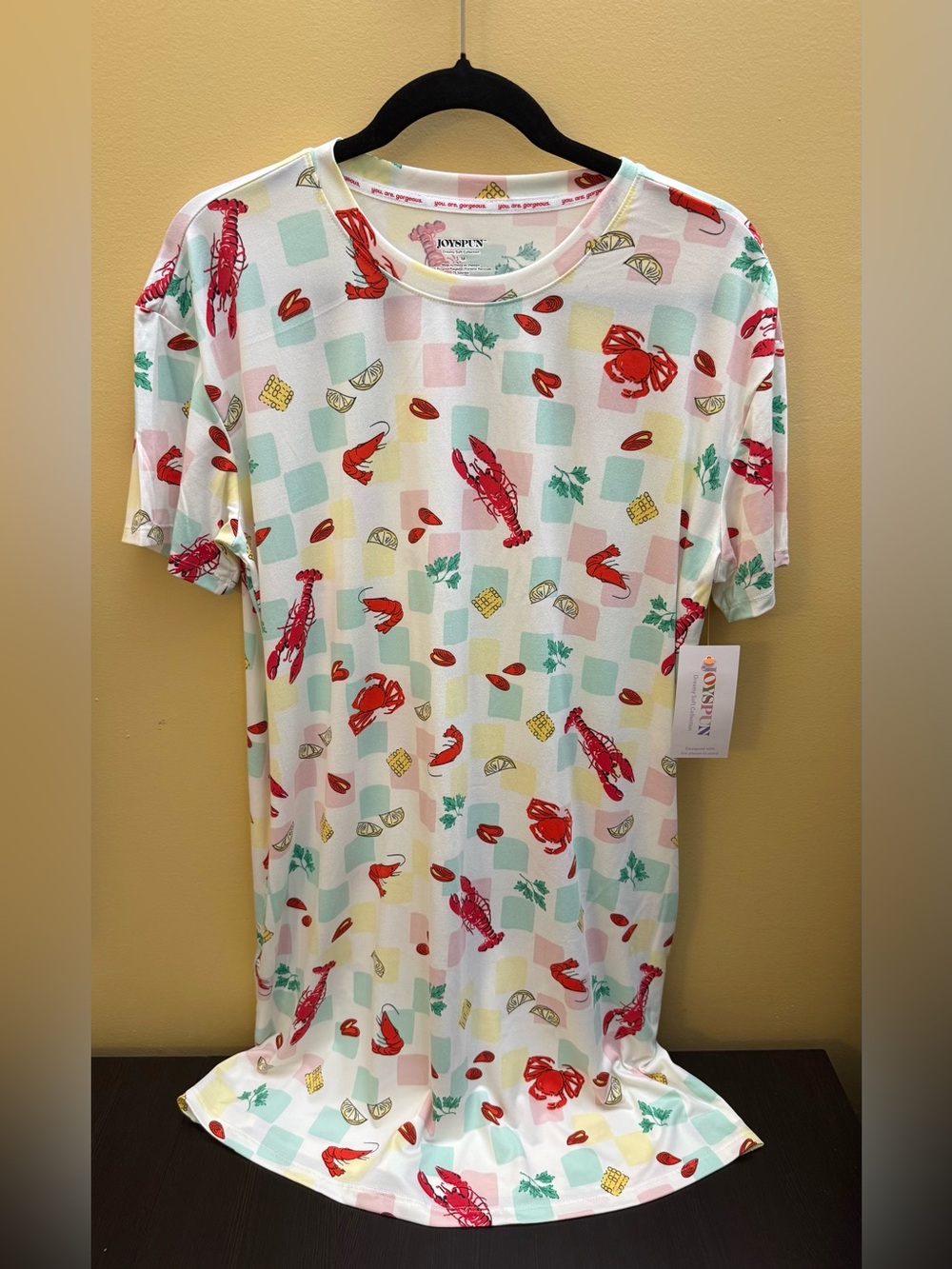Joyspun Cream Short-Sleeve nightgown Lobster/corn/crawfish/butter print. NWT